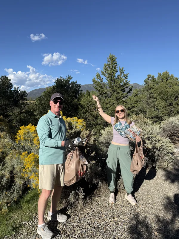 Family who travel together, collect trash together.